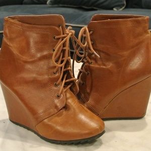 Deena & Ozzy Women's Leather Ankle Wedge Boot